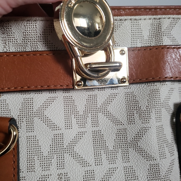 Michael Kors Medium Hamilton Bag - Picture 3 of 16